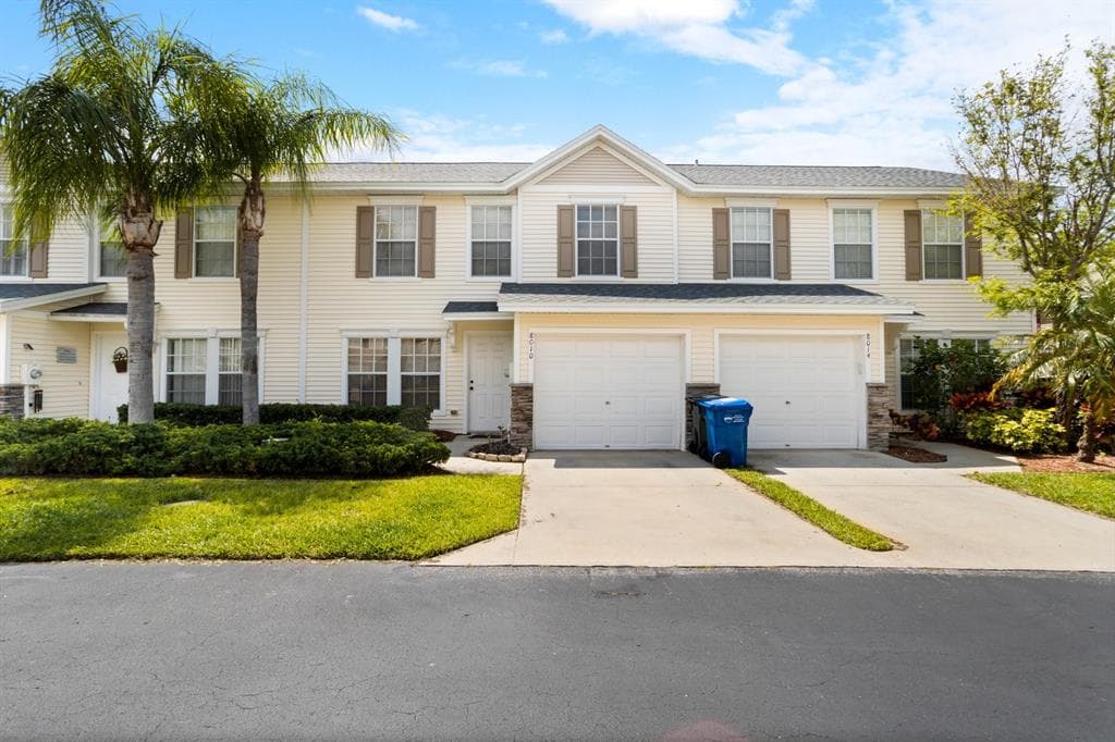 8010 BOONE DRIVE LARGO, FL 33773