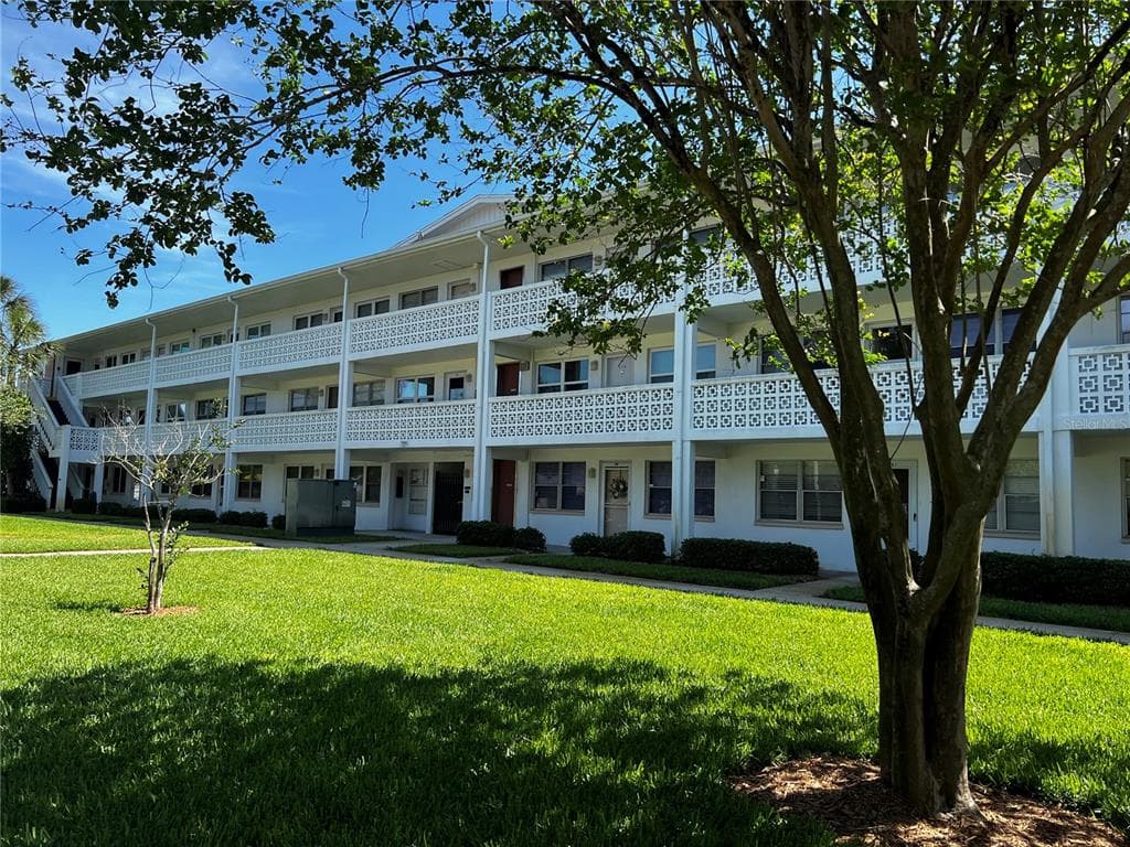 7801 11TH STREET N UNIT 306 ST PETERSBURG, FL 33702