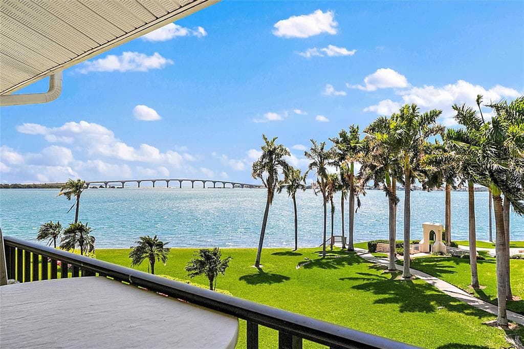 6287 BAHIA DEL MAR CIRCLE UNIT 315 ST PETERSBURG, FL 33715