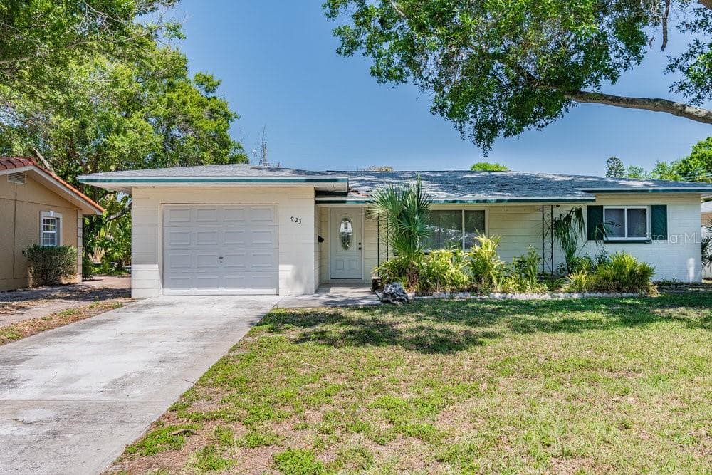 923 43RD AVENUE NE ST PETERSBURG, FL 33703