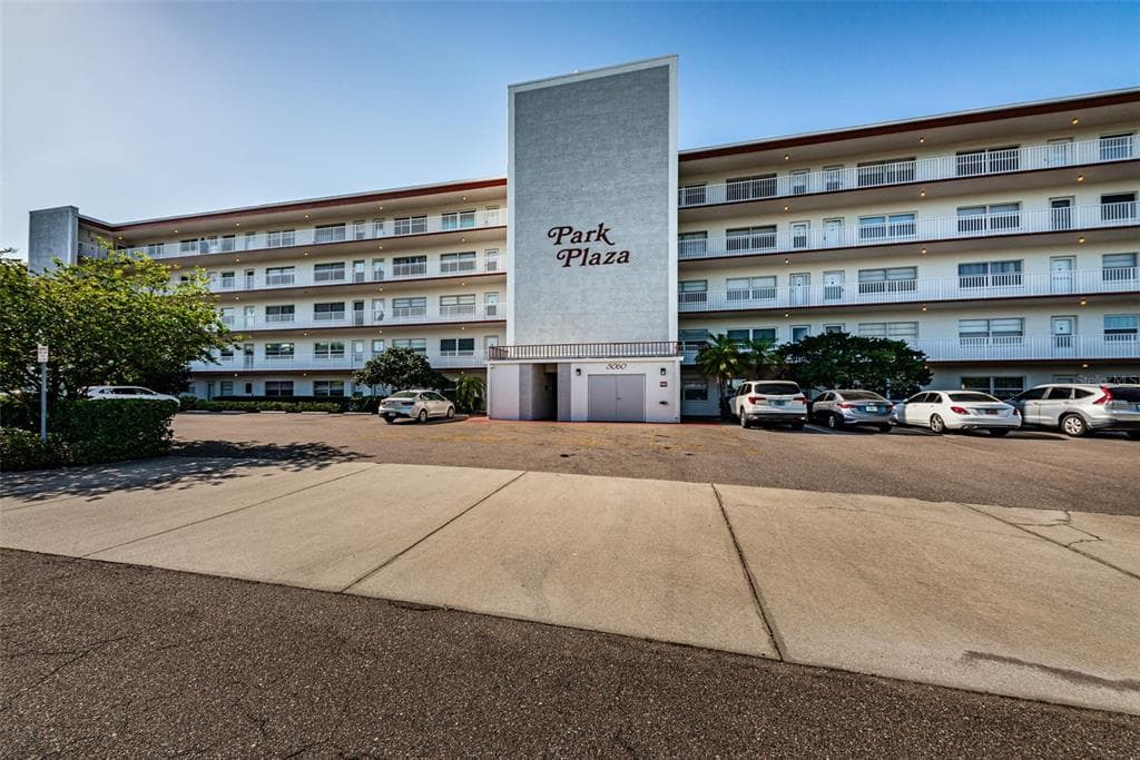 5060 76TH AVENUE N UNIT 111 PINELLAS PARK, FL 33781