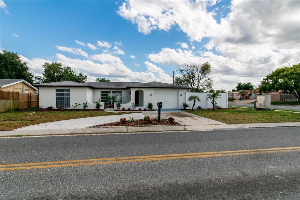 7204 FOX HOLLOW DRIVE PORT RICHEY, FL 34668