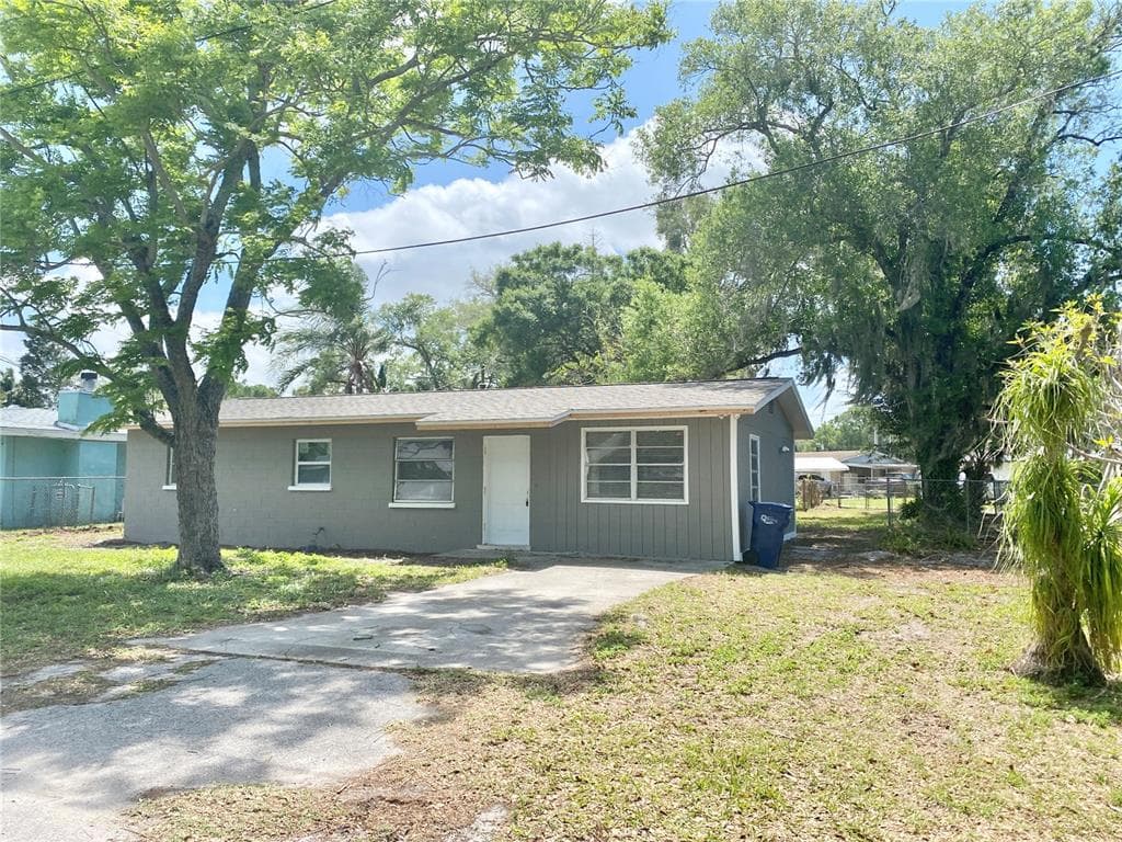 1716 28TH AVENUE E BRADENTON, FL 34208