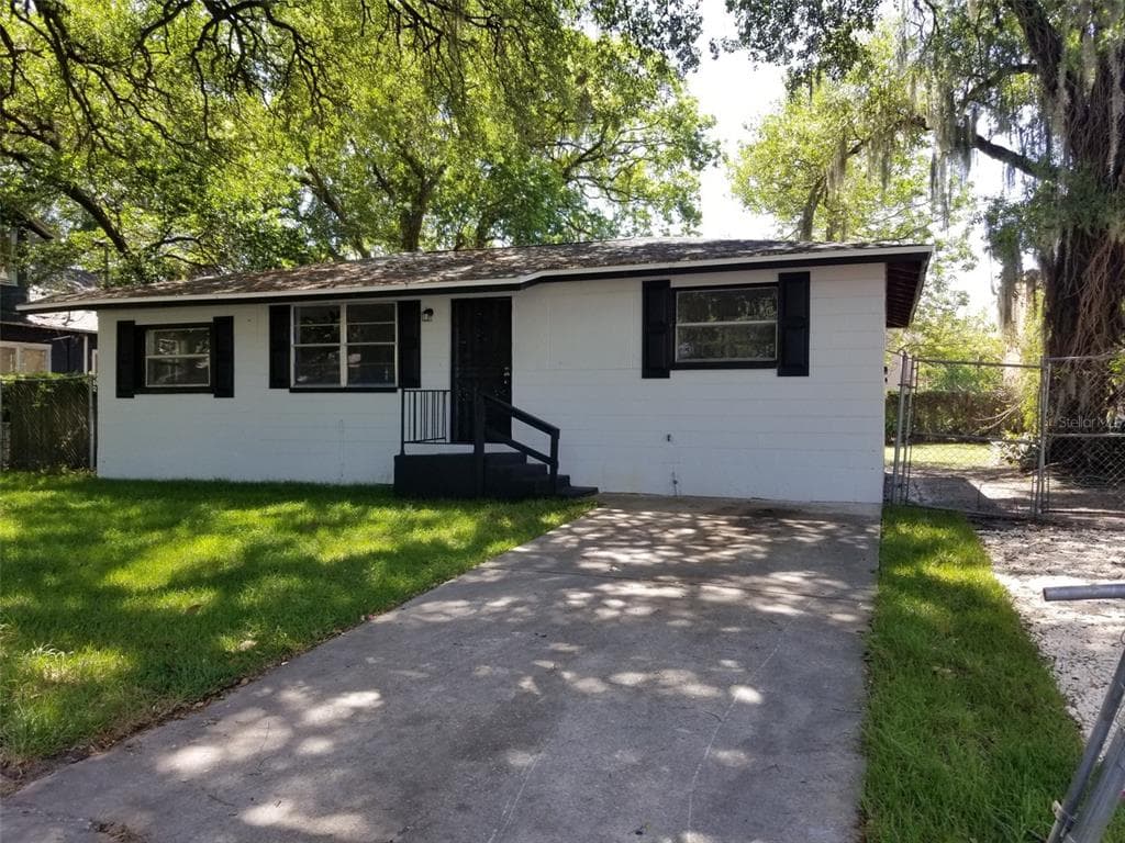 911 E 26TH AVENUE TAMPA, FL 33605