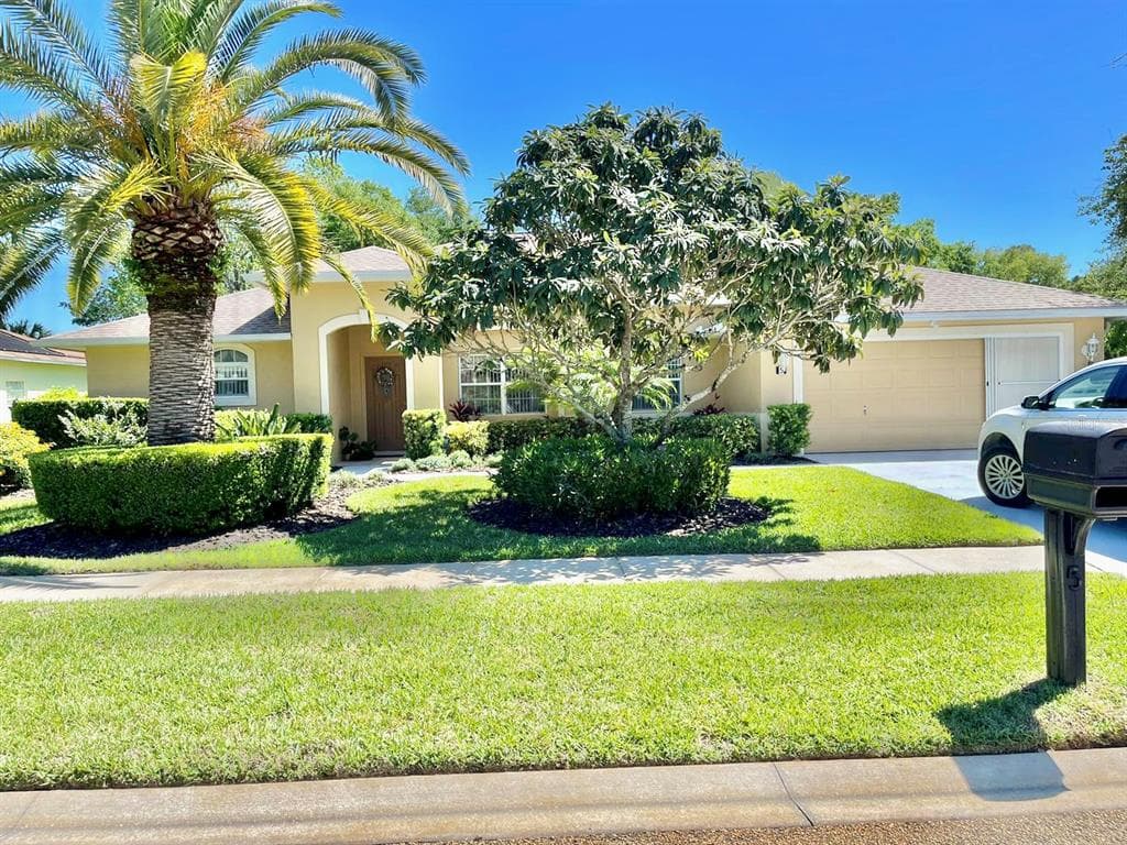 5 FAIRFAX COURT PALM COAST, FL 32164