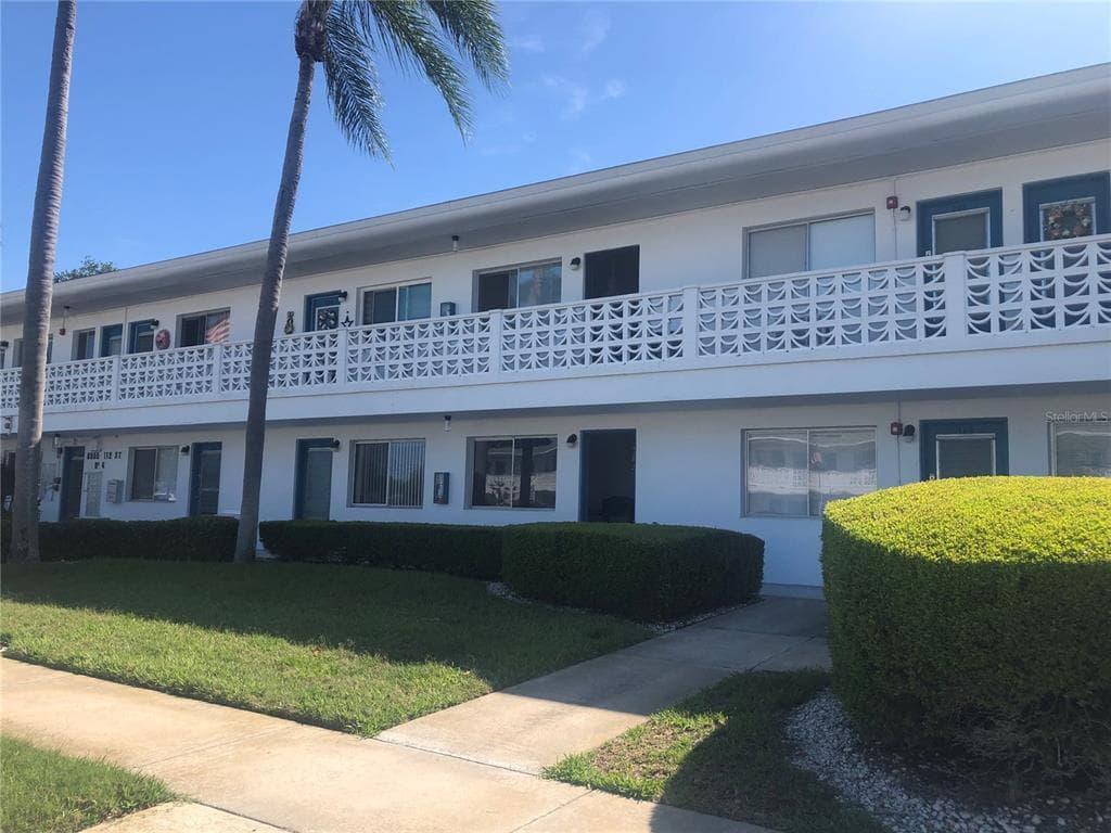 8555 112TH STREET UNIT 102 SEMINOLE, FL 33772