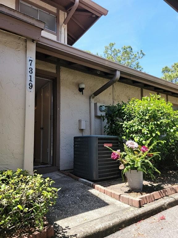 7319 LOS PADRES COURT TAMPA, FL 33634