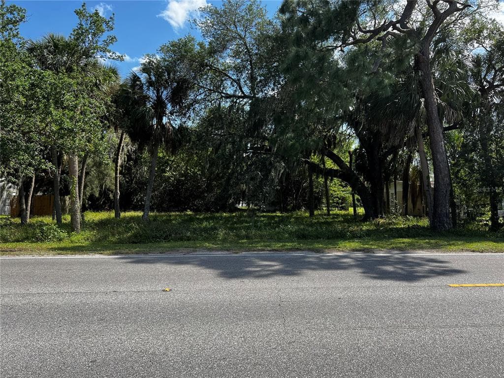 808 W SHELL POINT ROAD W RUSKIN, FL 33570