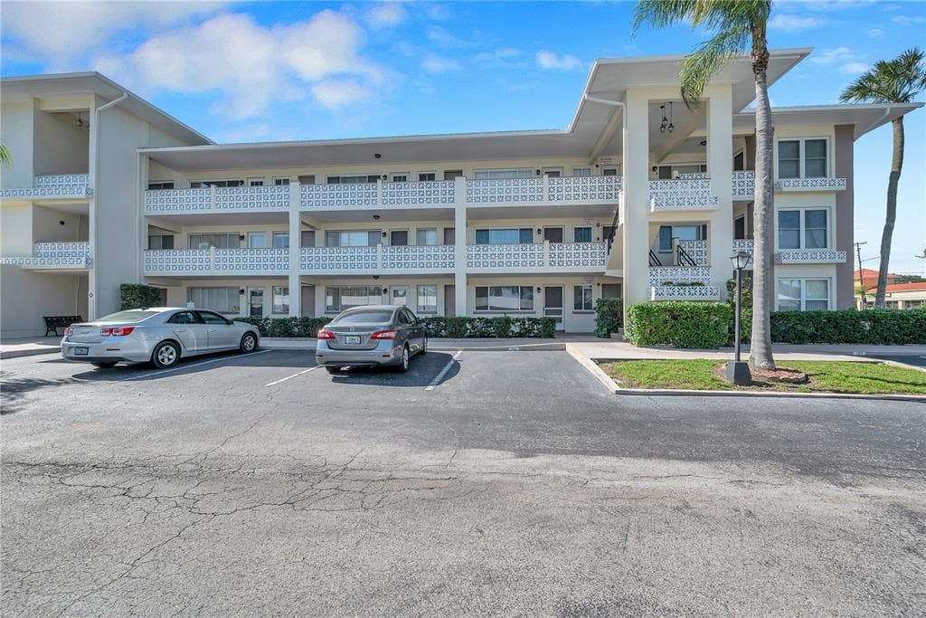 1235 S HIGHLAND AVENUE UNIT 1-102 CLEARWATER, FL 33756