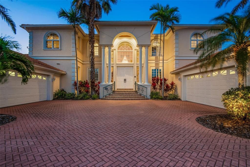 699 KEY ROYALE DRIVE