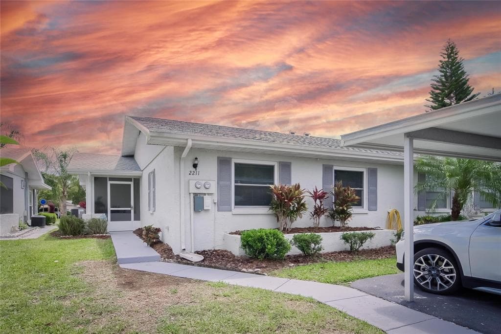 2211 GREENHAVEN DRIVE SUN CITY CENTER, FL 33573