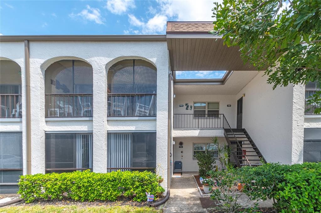 7701 STARKEY ROAD UNIT 754 SEMINOLE, FL 33777
