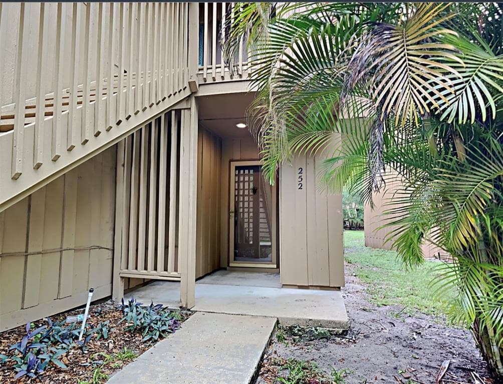 252 CROWN OAKS WAY UNIT 102 LONGWOOD, FL 32779