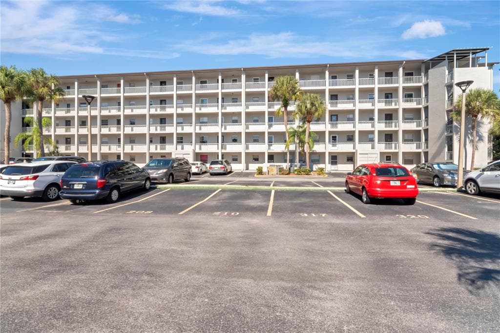 3226 LAKE BAYSHORE DRIVE UNIT O-418 BRADENTON, FL 34205