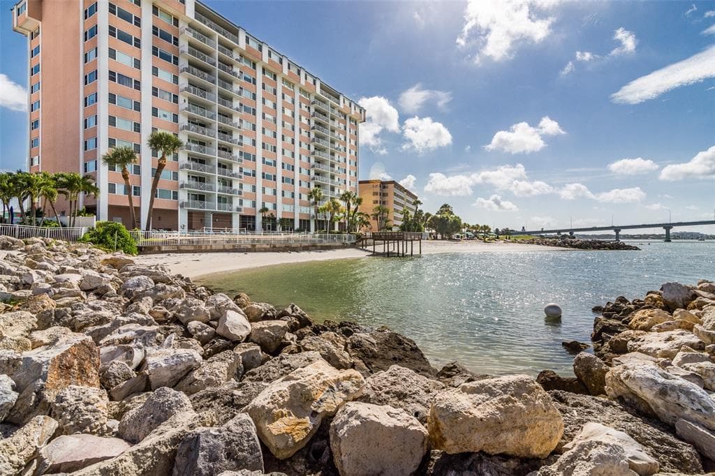 675 S GULFVIEW BOULEVARD UNIT 806 CLEARWATER BEACH, FL 33767