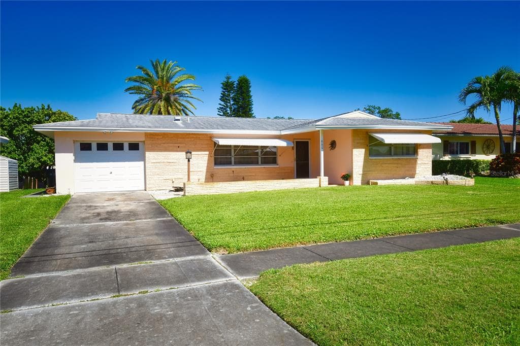 660 SHORE DRIVE LARGO, FL 33771