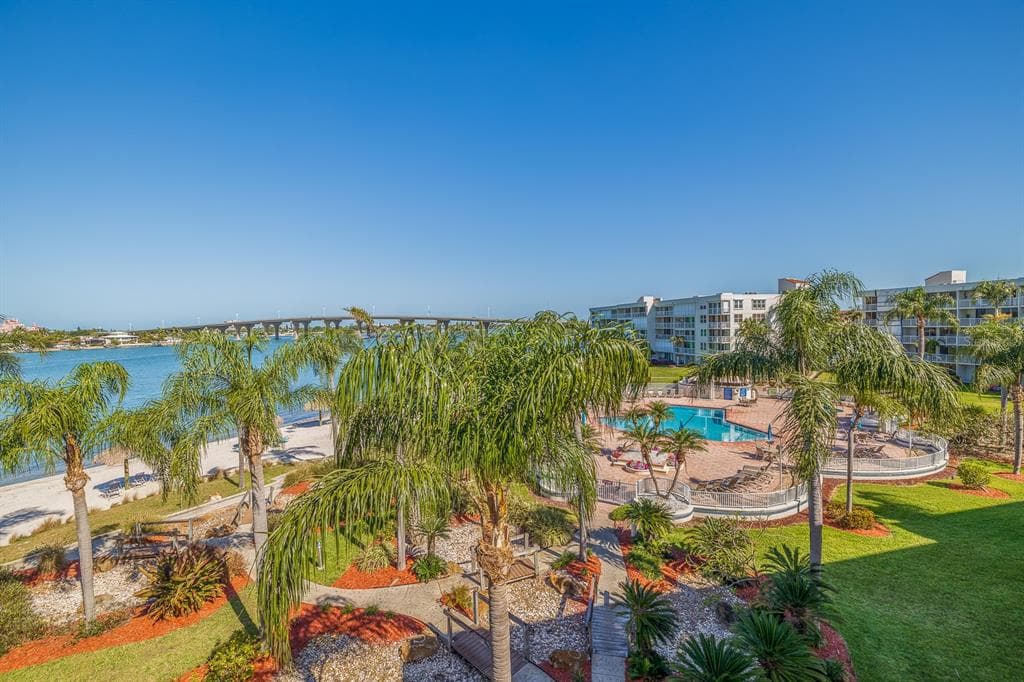 6081 BAHIA DEL MAR CIRCLE UNIT 456 ST PETERSBURG, FL 33715