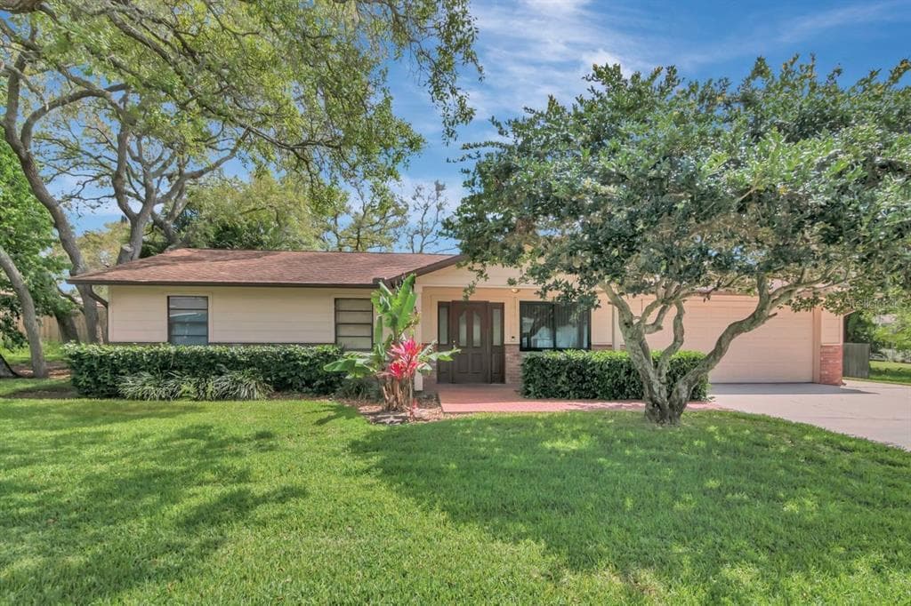 182 VERMONT AVENUE TARPON SPRINGS, FL 34689