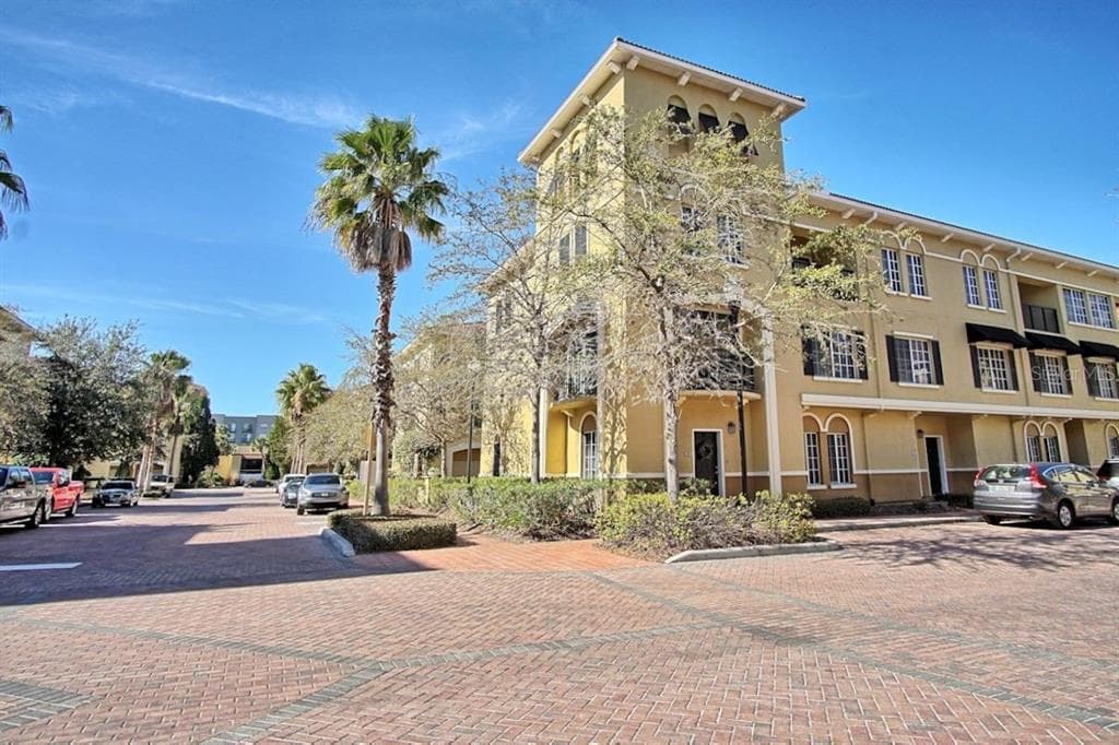 110 BEACH HAVEN LANE UNIT 110 TAMPA, FL 33609