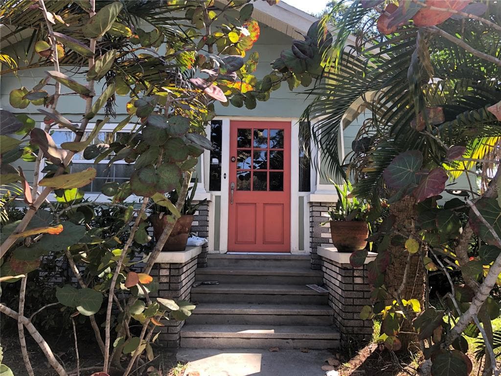 1112 22ND AVENUE N ST PETERSBURG, FL 33704