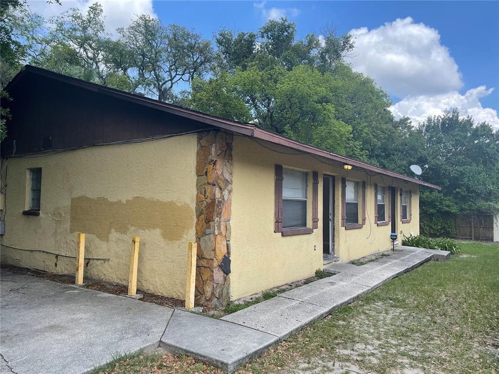 8203 N KLONDYKE STREET TAMPA, FL 33604