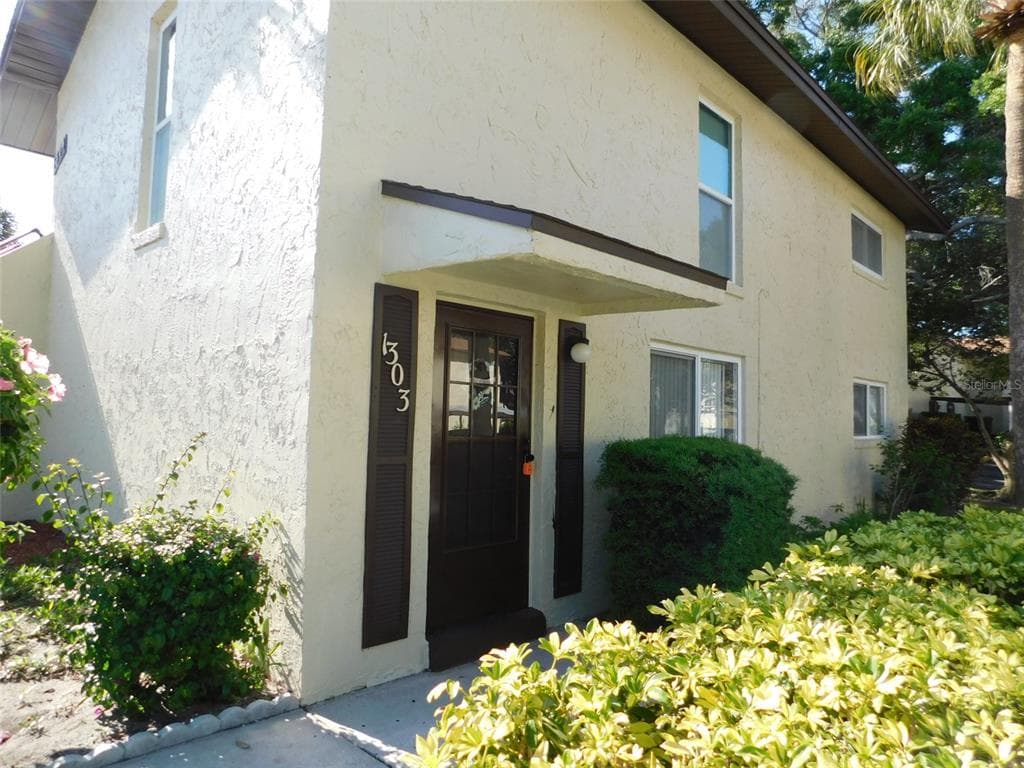 501 E BAY DRIVE UNIT 1303 LARGO, FL 33770