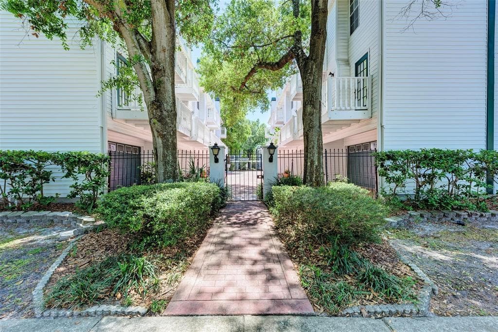 502 S WILLOW AVENUE UNIT B6 TAMPA, FL 33606