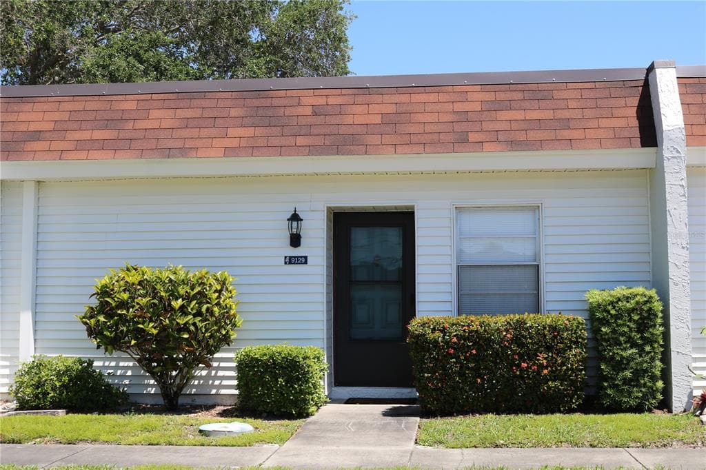 9129 MISSION OAKS BOULEVARD SEMINOLE, FL 33776