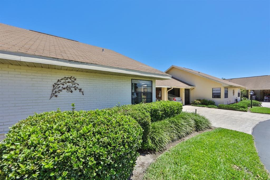 1729 ATRIUM DRIVE SUN CITY CENTER, FL 33573