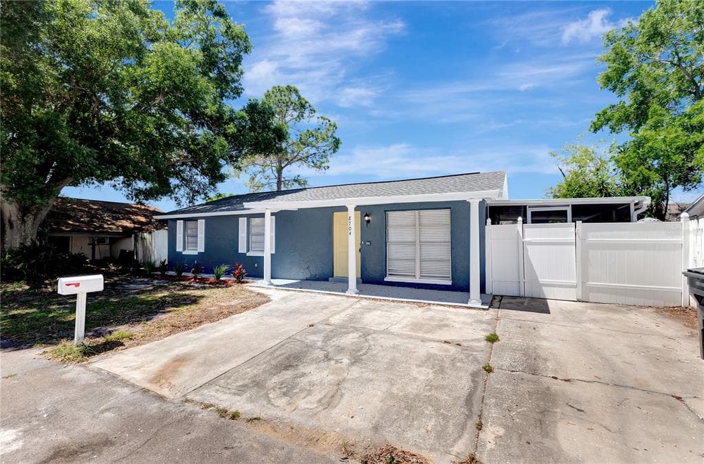 8704 MARLIN COURT TAMPA, FL 33634