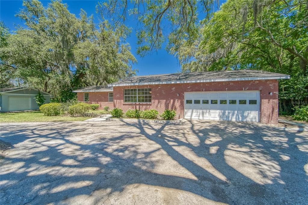 1210 FRONT STREET VALRICO, FL 33594