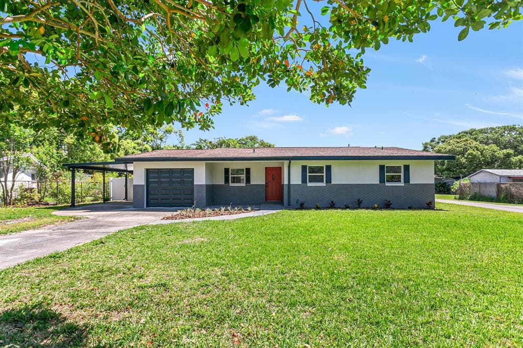 8923 N ARRAWANA AVE TAMPA, FL 33614