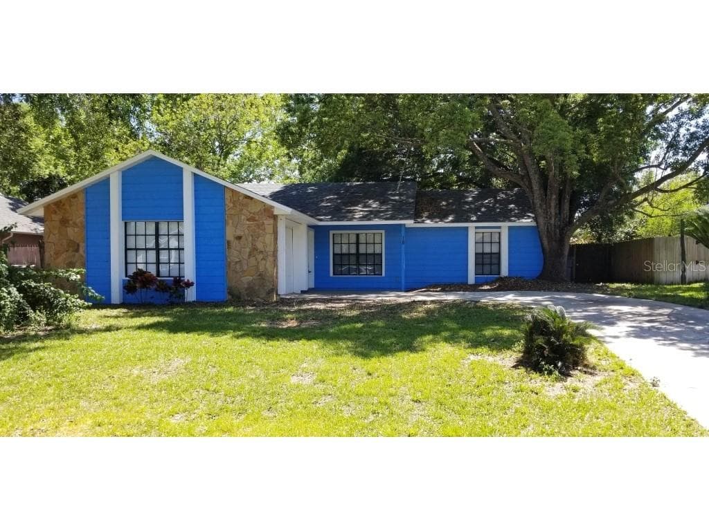 18 E THRUSH STREET APOPKA, FL 32712
