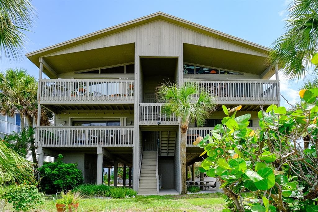 300 3RD AVENUE UNIT 102 INDIAN ROCKS BEACH, FL 33785