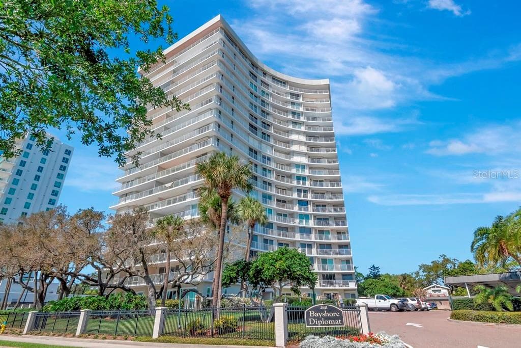 2611 BAYSHORE BOULEVARD UNIT 207 TAMPA, FL 33629