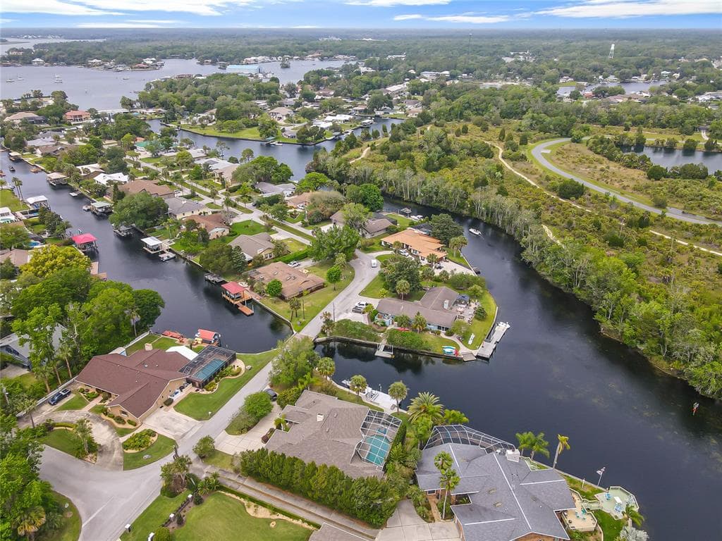 975 SE 1ST COURT CRYSTAL RIVER, FL 34429