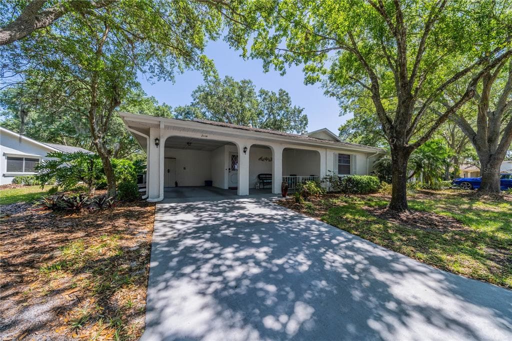 2114 HAILSTONE CIRCLE UNIT 365 SUN CITY CENTER, FL 33573