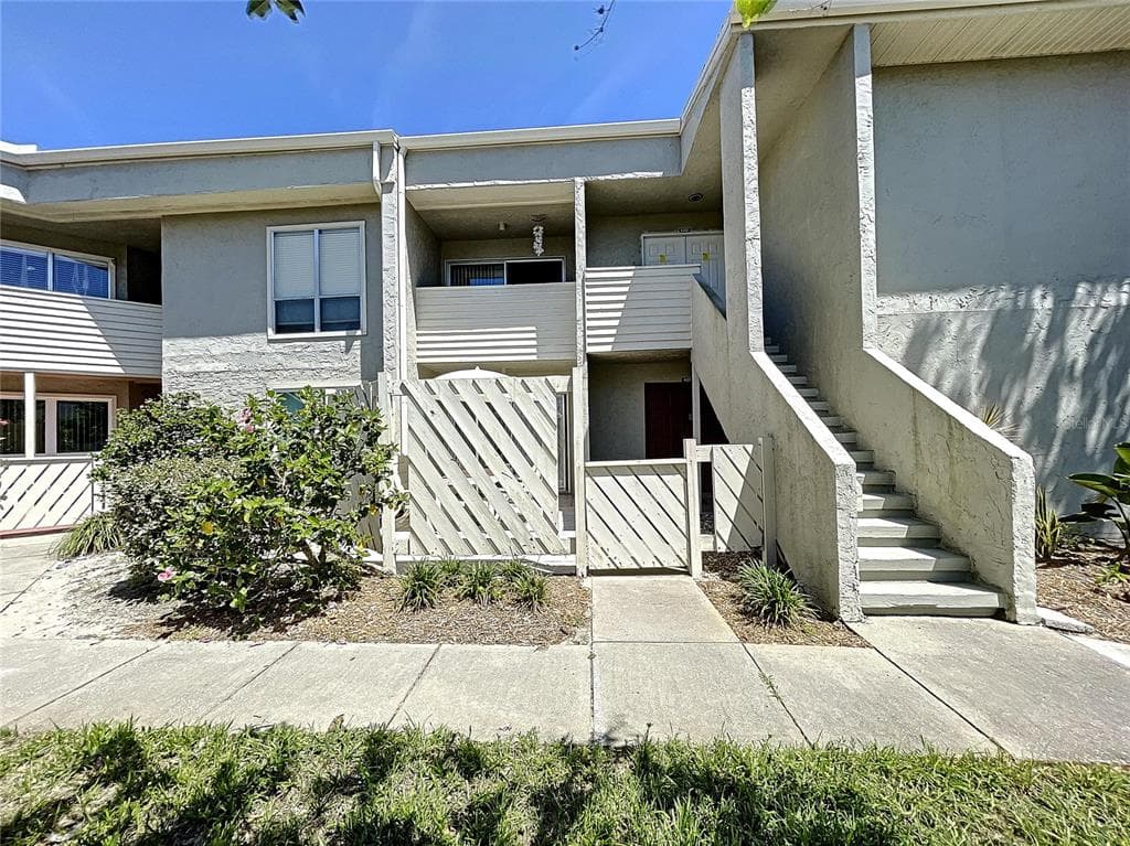 601 WINDRUSH BAY DRIVE TARPON SPRINGS, FL 34689