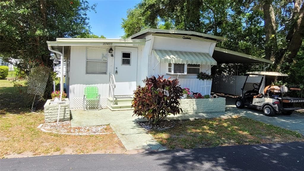 37433 HAMMOND DRIVE ZEPHYRHILLS, FL 33541