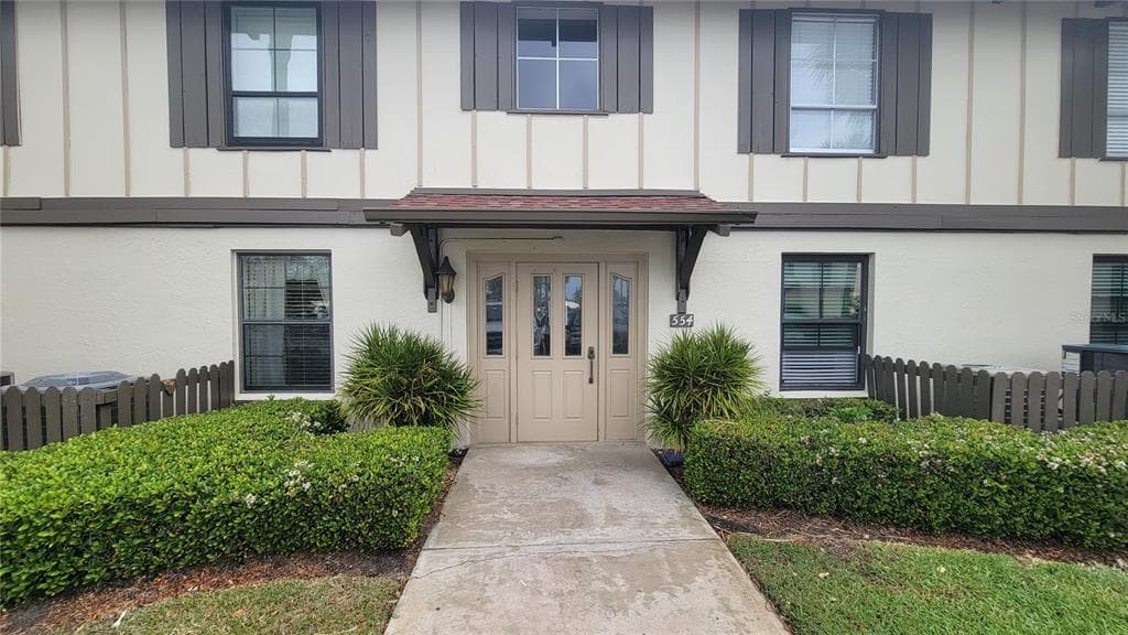 554 PLAZA SEVILLE COURT UNIT 103 TREASURE ISLAND, FL 33706