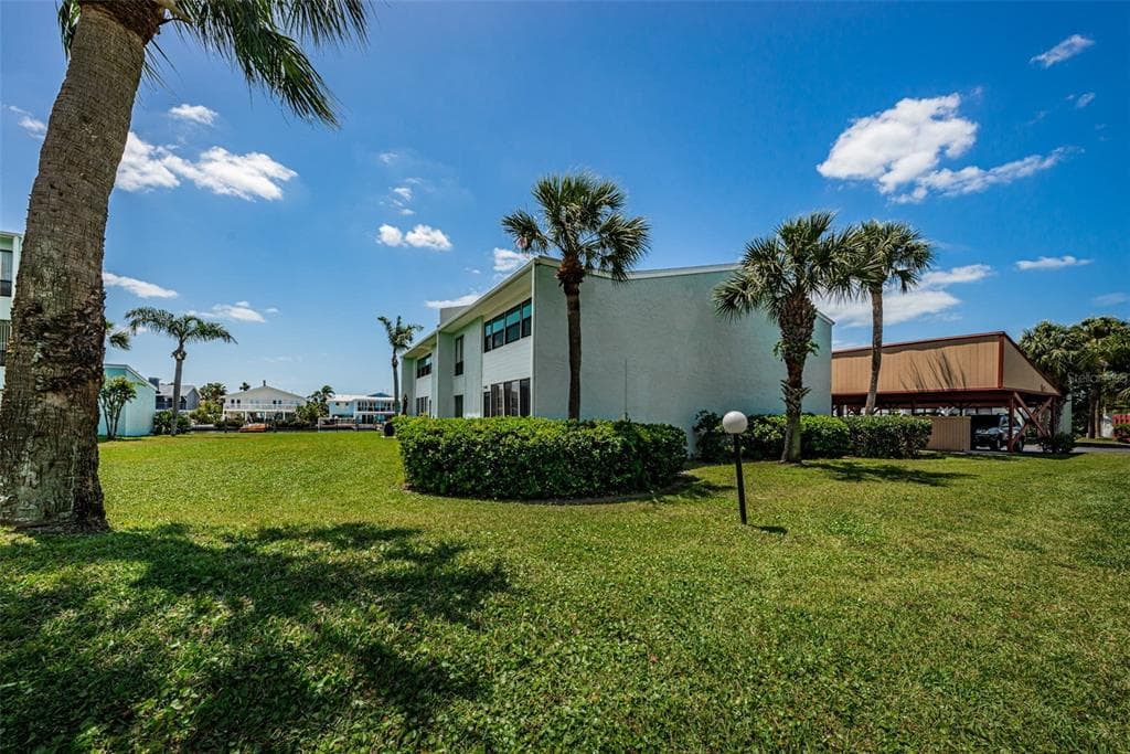 1 WINDRUSH BOULEVARD UNIT 93 INDIAN ROCKS BEACH, FL 33785