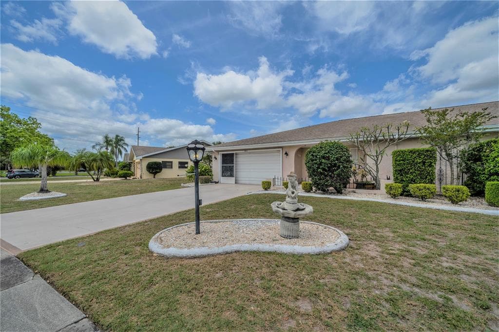 804 BLUEWATER DRIVE SUN CITY CENTER, FL 33573