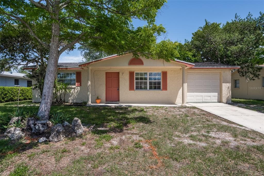 10102 GLEN MOOR LANE PORT RICHEY, FL 34668