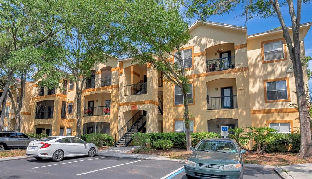 5620 PINNACLE HEIGHTS CIRCLE UNIT 204 TAMPA, FL 33624