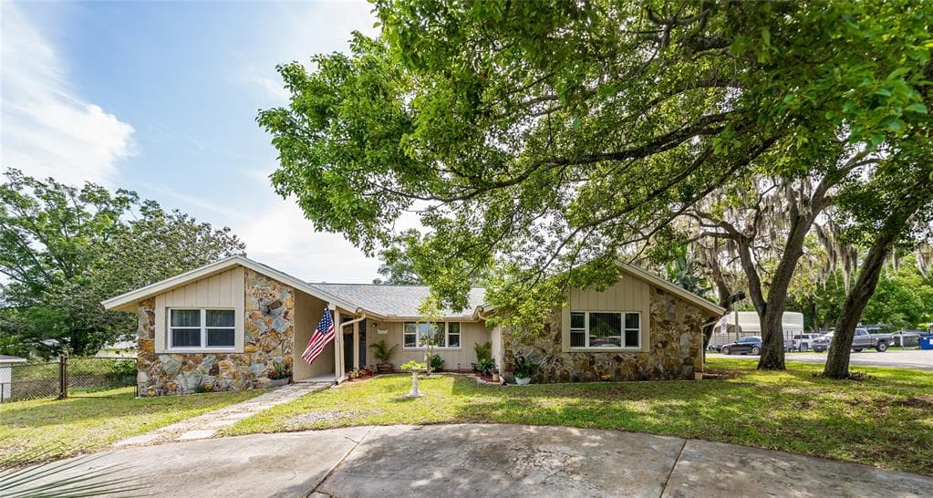 5529 COOK STREET NEW PORT RICHEY, FL 34652