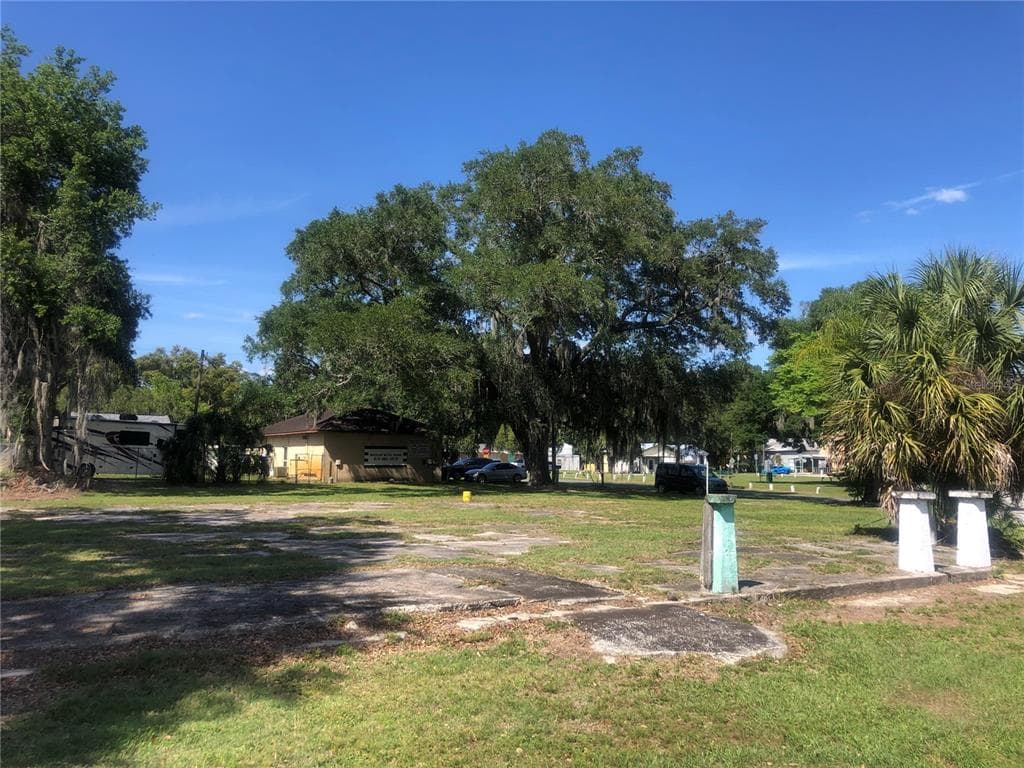1812 FRONT STREET VALRICO, FL 33594