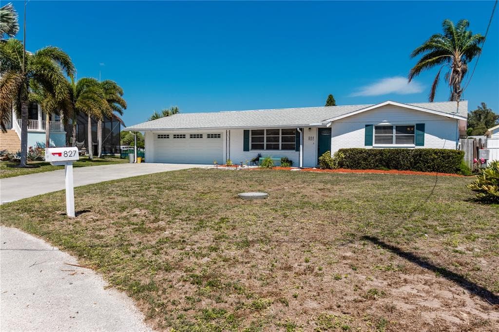 827 BLUE HERON BOULEVARD RUSKIN, FL 33570