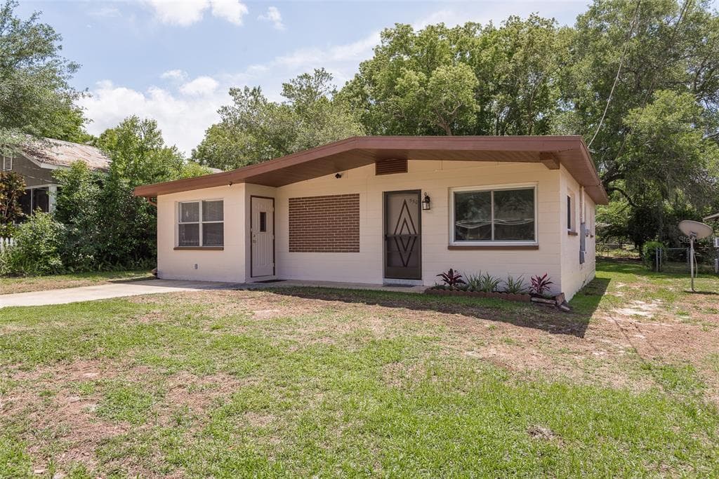 550 PENT STREET TARPON SPRINGS, FL 34689