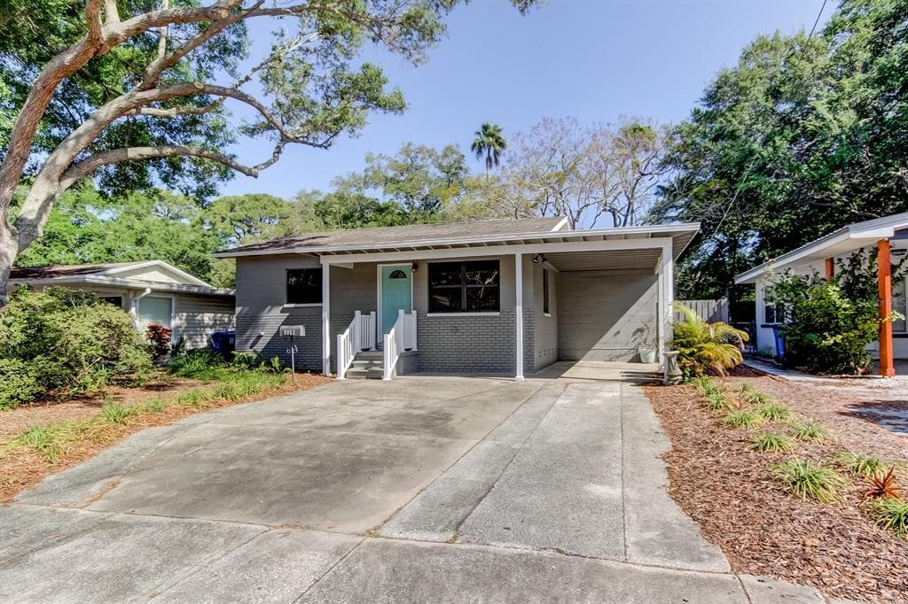 8063 29TH AVENUE N ST PETERSBURG, FL 33710