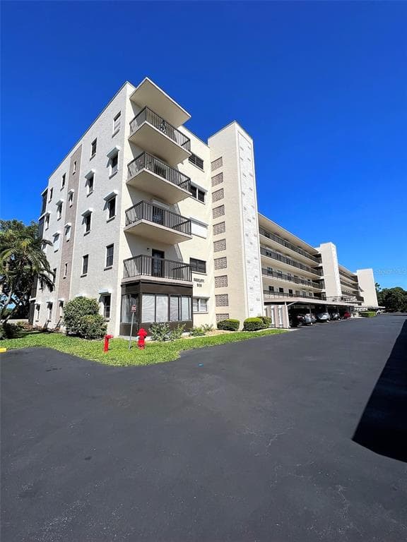 8198 TERRACE GARDEN DRIVE N UNIT 104 ST PETERSBURG, FL 33709